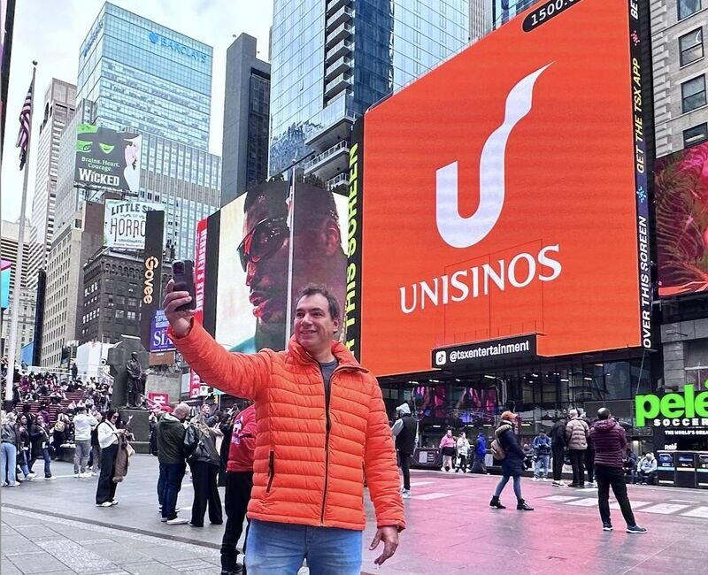 A Universidade do Vale do Rio dos Sinos, Unisinos, no dia 4 desse mês e o Young Founders apareceram no telão da Times Square.